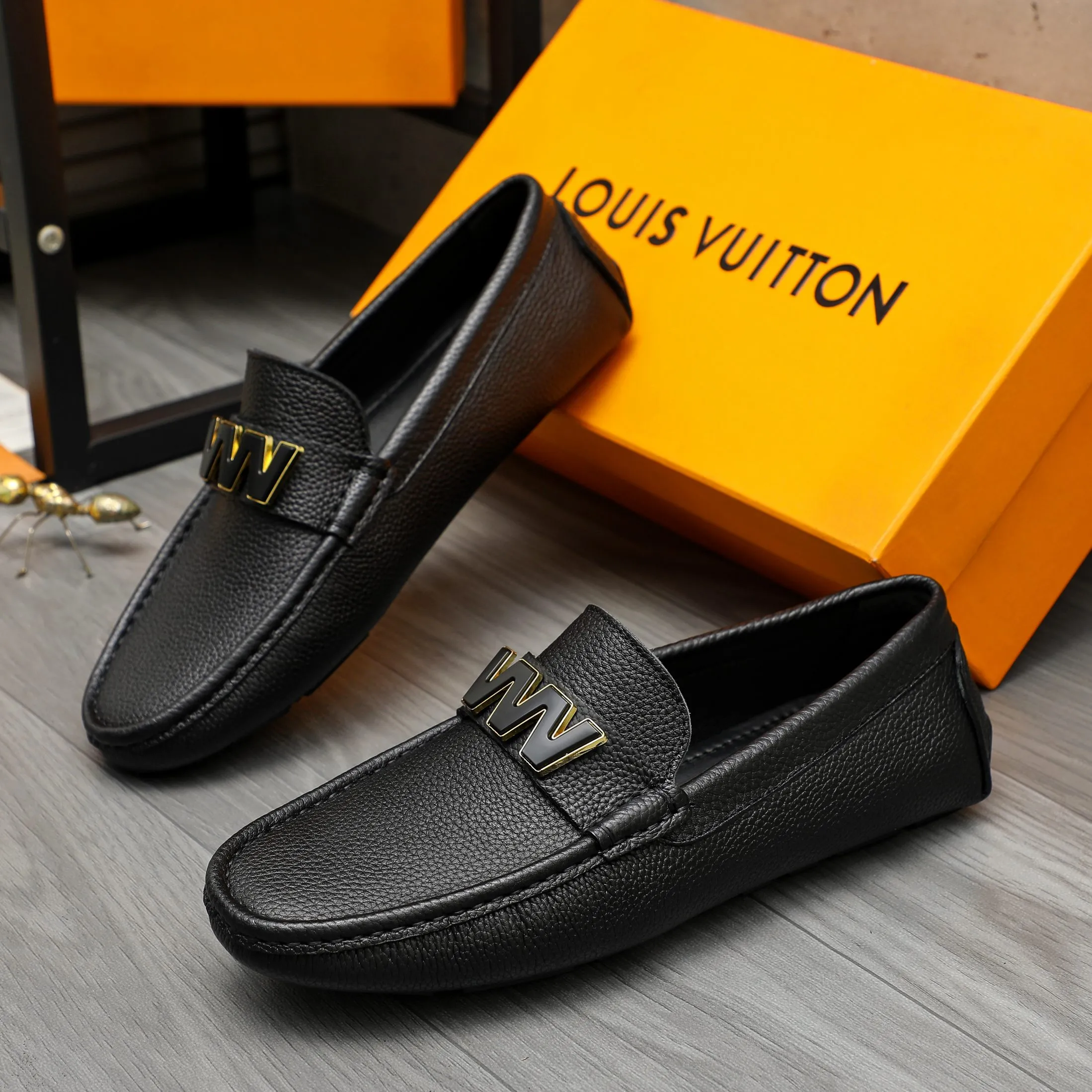 Men's shoes 💰420 Product trademark: LV "Louis Vuitton" casual slip-on shoes Regular size: 38-46 (45.46 custom-made, non-returnable) Product materials: Selected pebbled cowhide upper, sheepskin lining, original rubber outsole